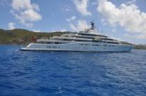 O maior iate do mundo, do bilionário russo dono do Chelsea, ancorado em St. Barth - Caribe